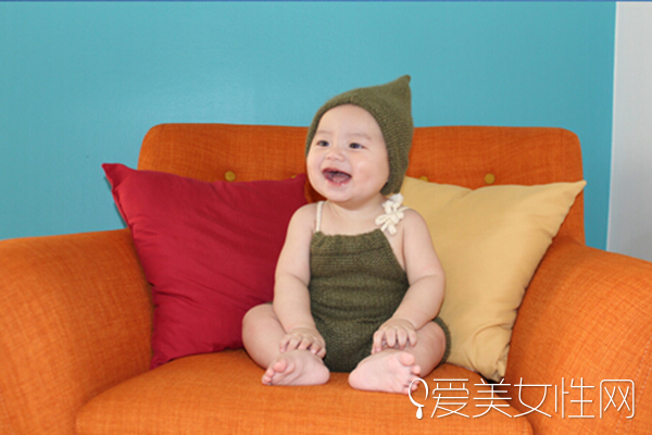 寶寶睡覺不安穩 可能是你關注太多