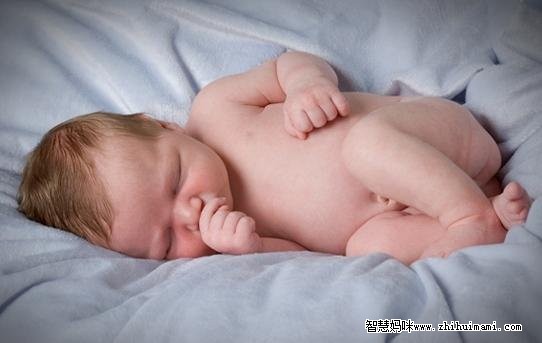 新生寶寶的有些反常不是病