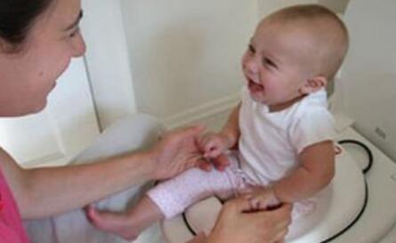 慎!寶寶這4種大便情況要留神