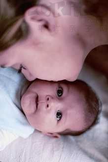 如何幫新生的寶寶測眼病 如何幫新生的寶寶測眼病