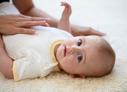 新生兒老打嗝原因有三 家長如何來解決