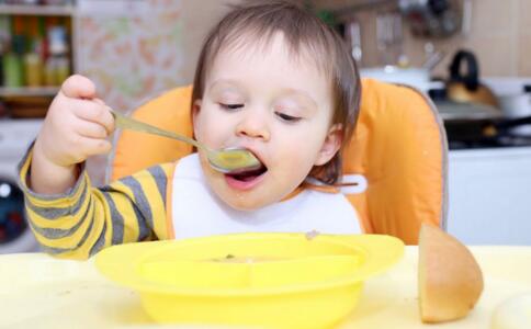 寶寶什麼時候開始添加固體輔食