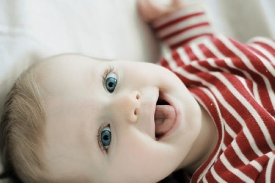 為什麼新生兒總翻白眼?寶寶翻白眼該怎麼辦?