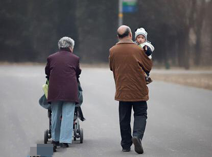 讓老人帶孩子是無奈還是無愛?過來人都後悔了