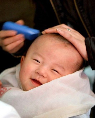 寶寶滿月必須要理發嗎?嬰兒滿月就理發好不好?